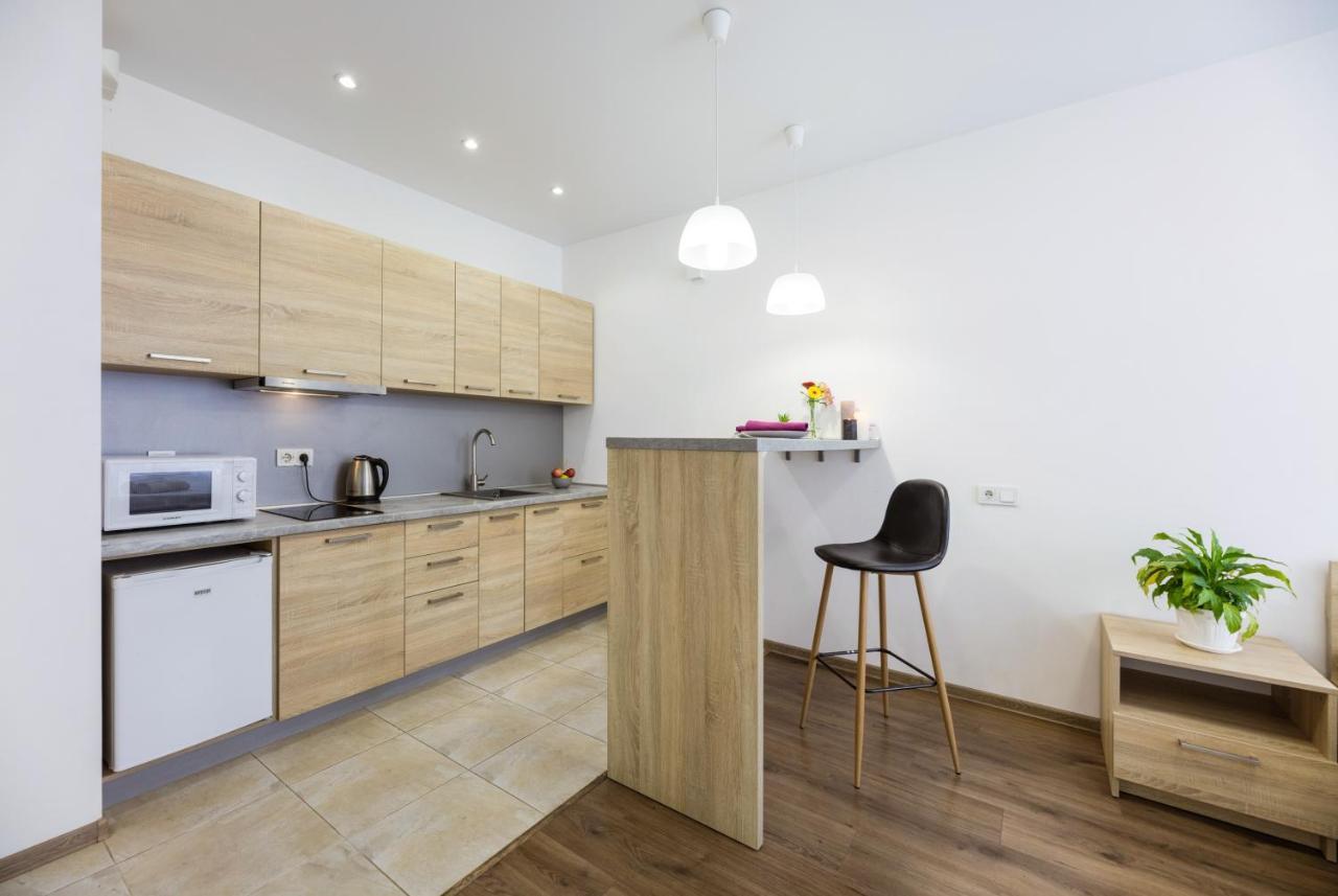 Nyvky Like Home - Studio - Apt 20 Kiev Luaran gambar