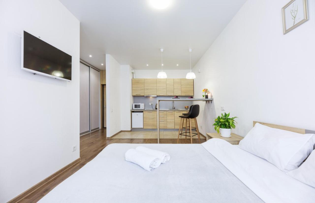 Nyvky Like Home - Studio - Apt 20 Kiev Luaran gambar