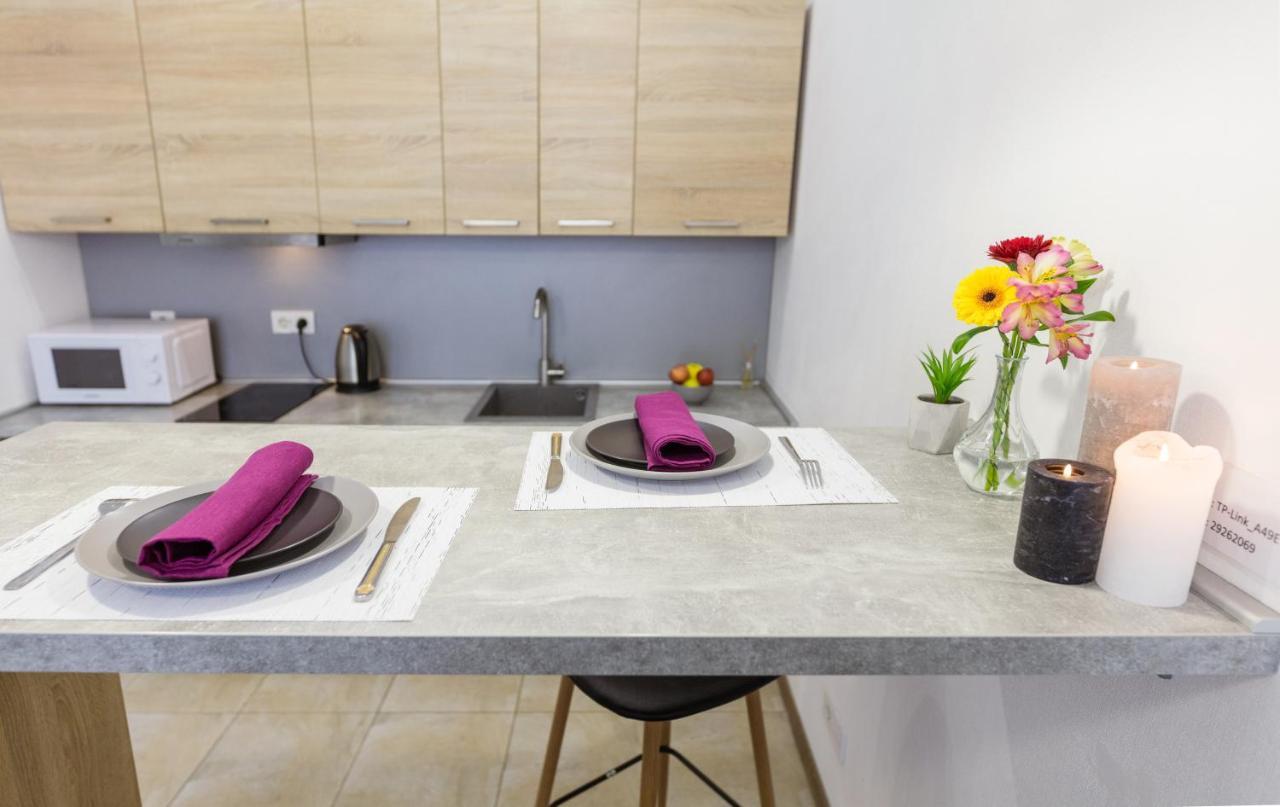 Nyvky Like Home - Studio - Apt 20 Kiev Luaran gambar